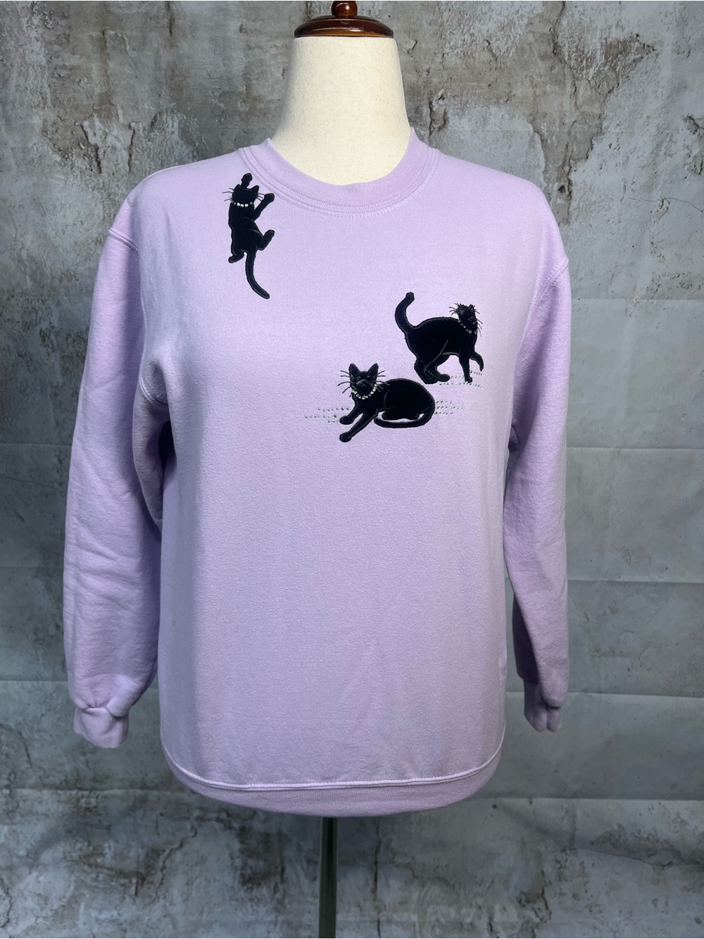 Black Cat Rhinestone Sweatshirt Womens Medium Cute Lavender Crewneck